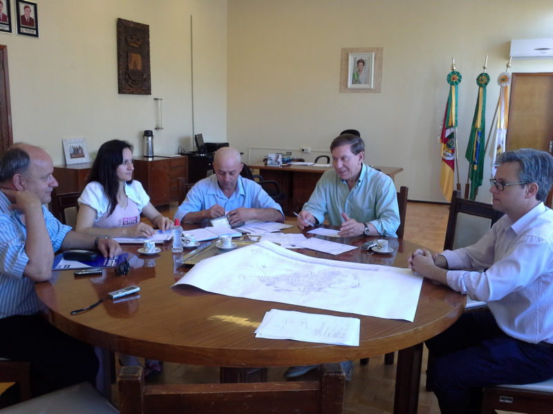 EXECUTIVO RECEBE GRUPO DE EMPRESÁRIOS DE HORIZONTINA